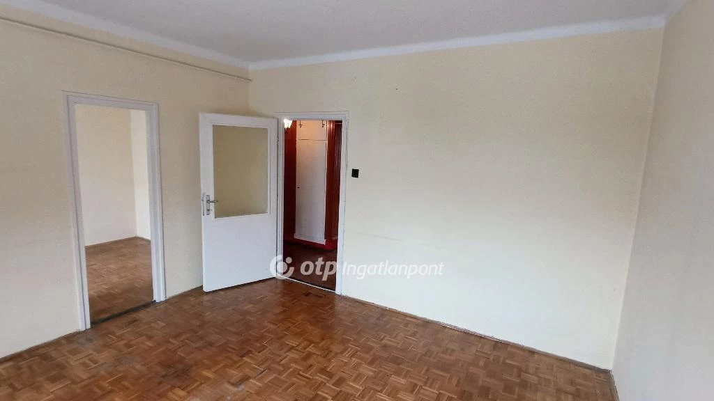 For sale brick flat, Szolnok