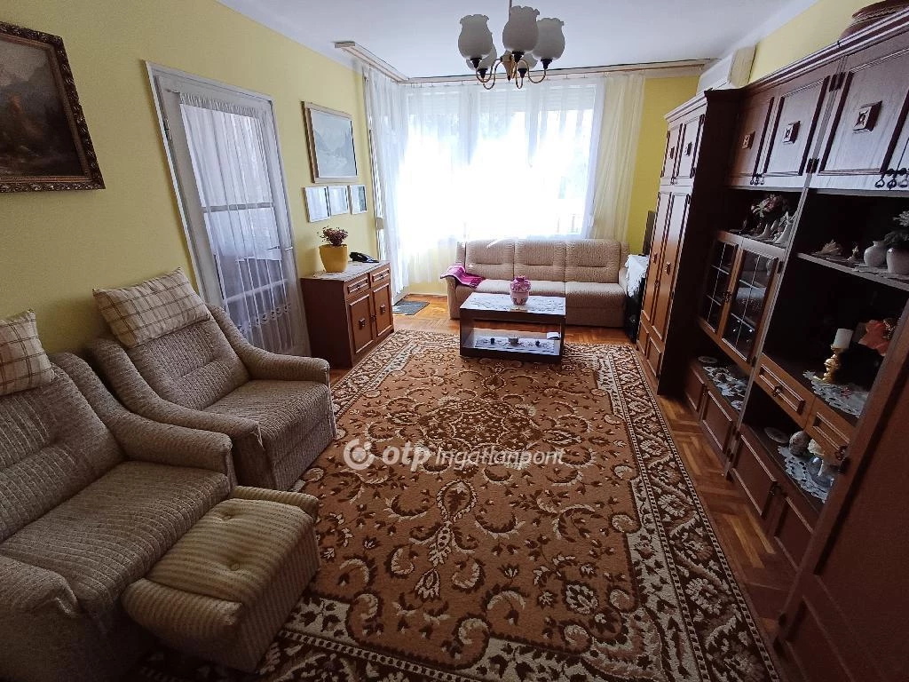 Eladó Lakás, Csongrád