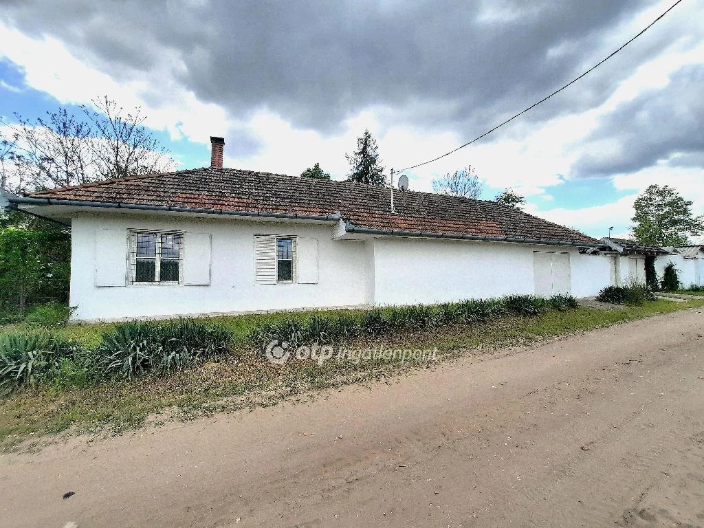 Eladó Ház, Cegléd