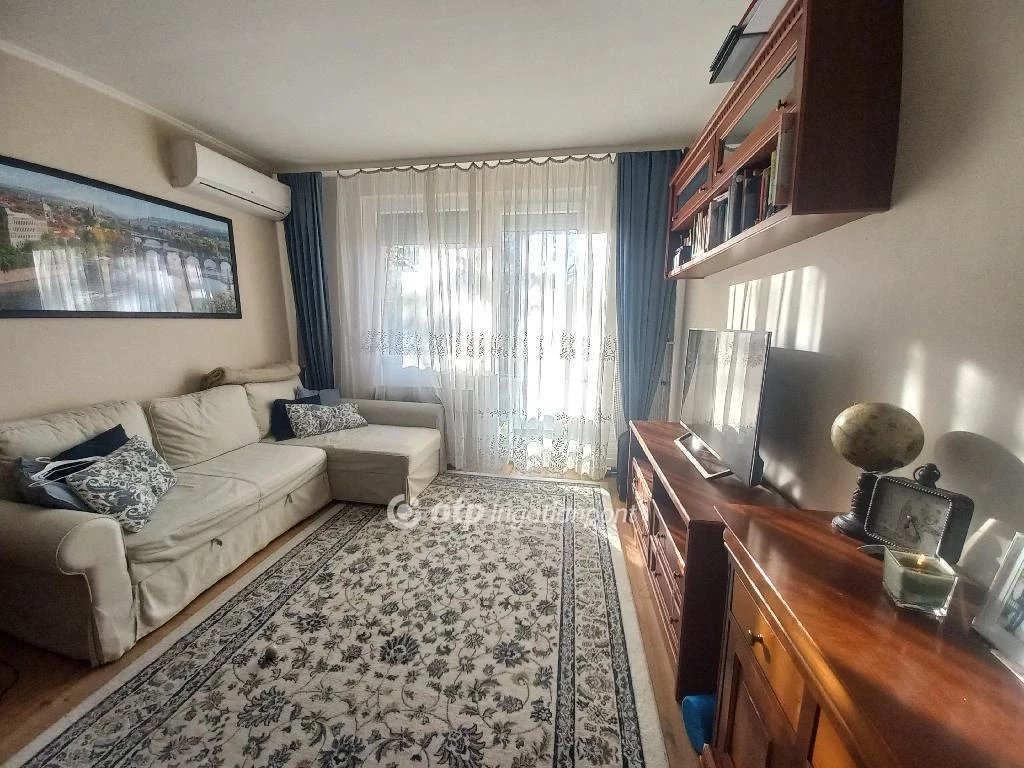 Eladó Lakás, Budapest 15. ker.