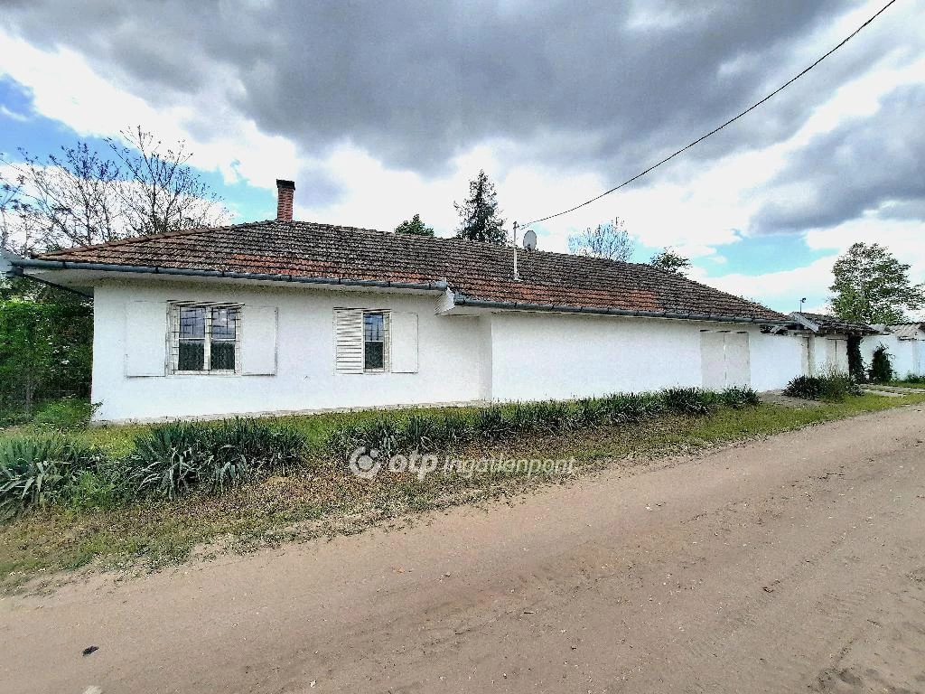 Eladó Ház, Cegléd