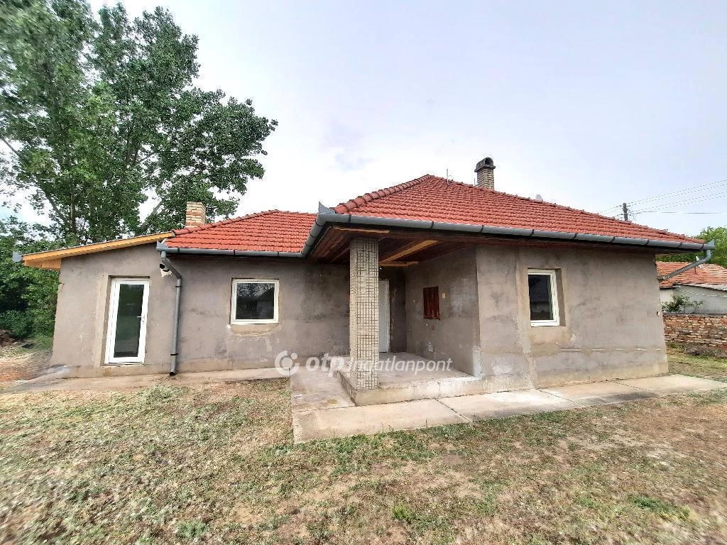 Eladó Ház, Csemő