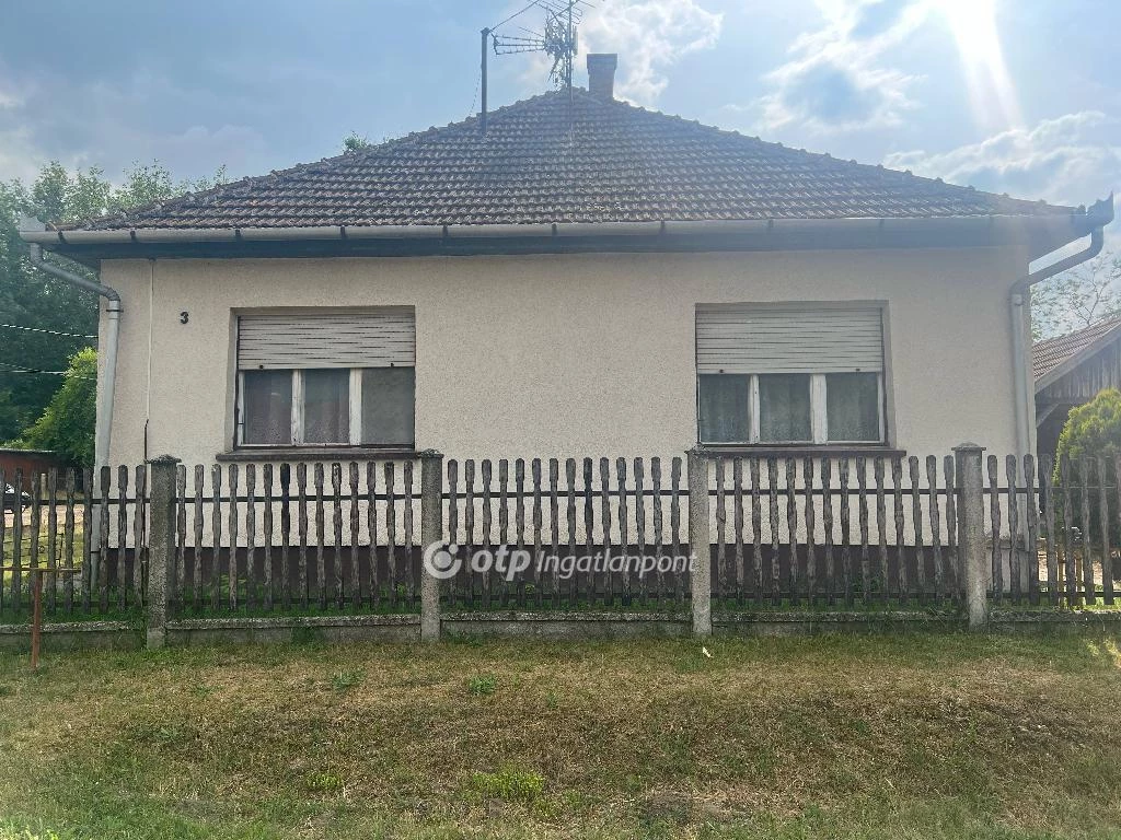 Eladó Ház, Újszilvás