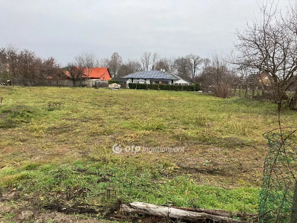 Eladó Telek, Cegléd