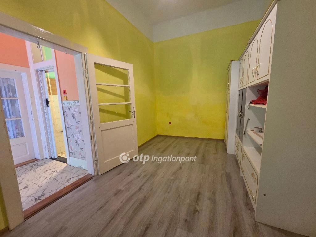 For sale brick flat, Mezőhegyes