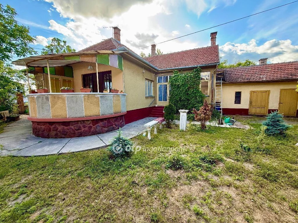 Eladó Ház, Cegléd