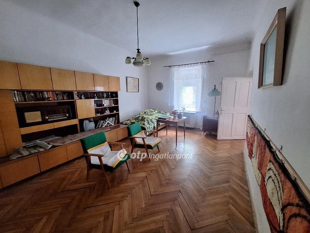 For sale brick flat, Mezőhegyes