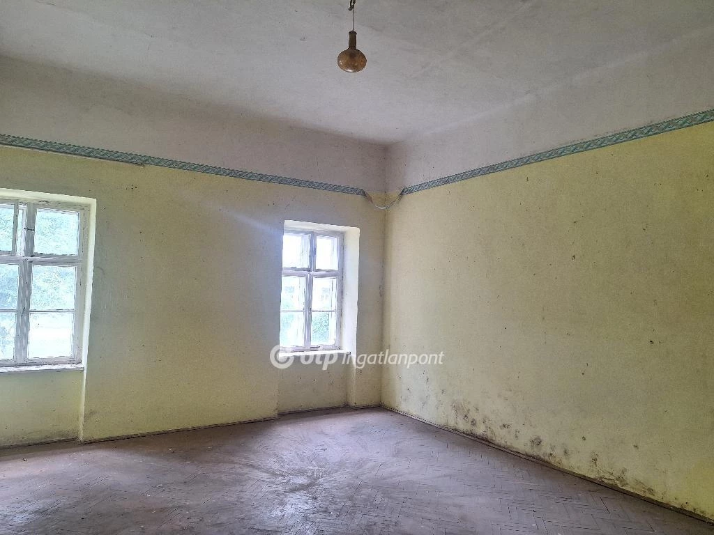 For sale brick flat, Mezőhegyes