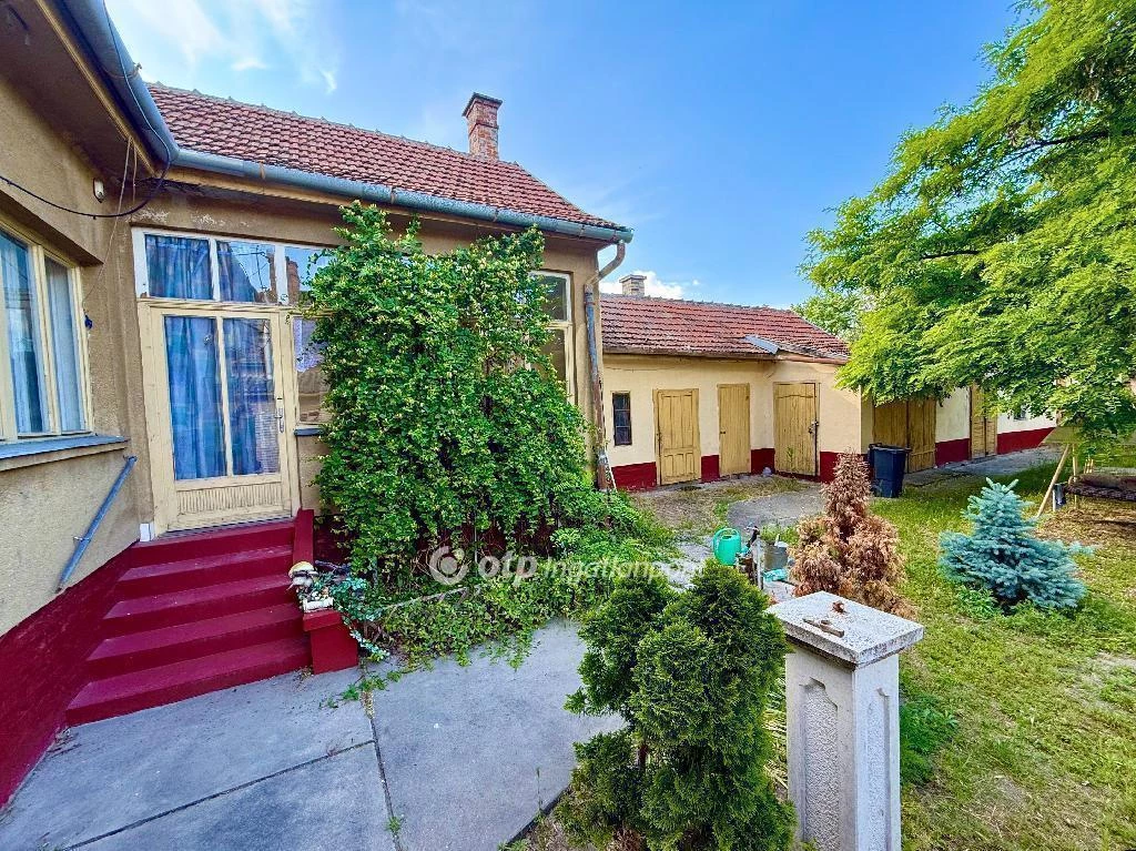 Eladó Ház, Cegléd