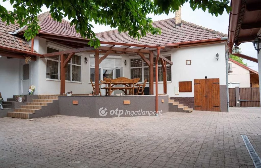 Eladó Ház, Ceglédbercel