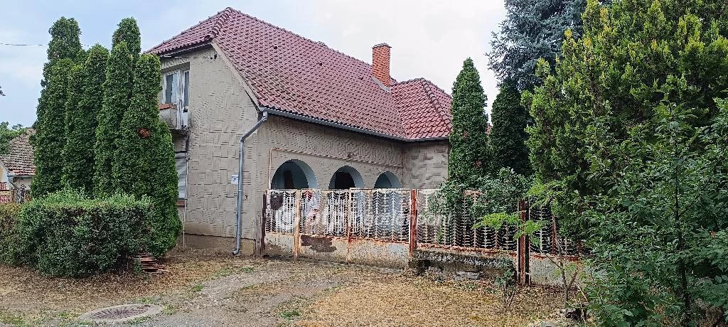 Eladó Ház, Baks