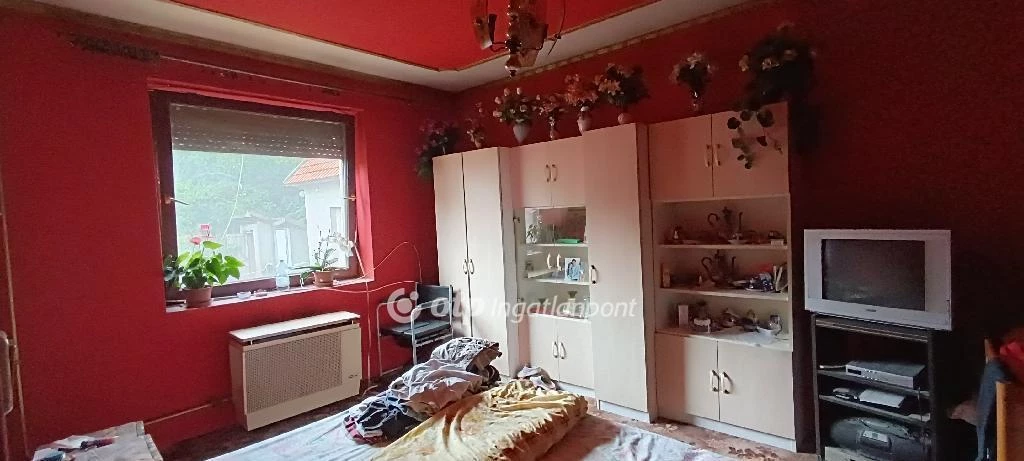 Eladó Ház, Baks
