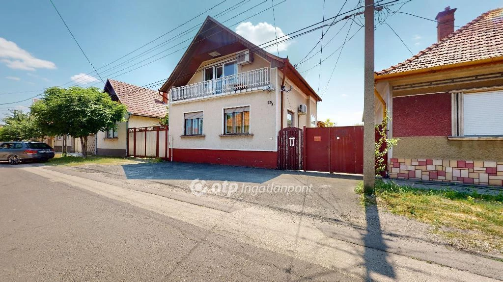 Eladó Ház, Cegléd