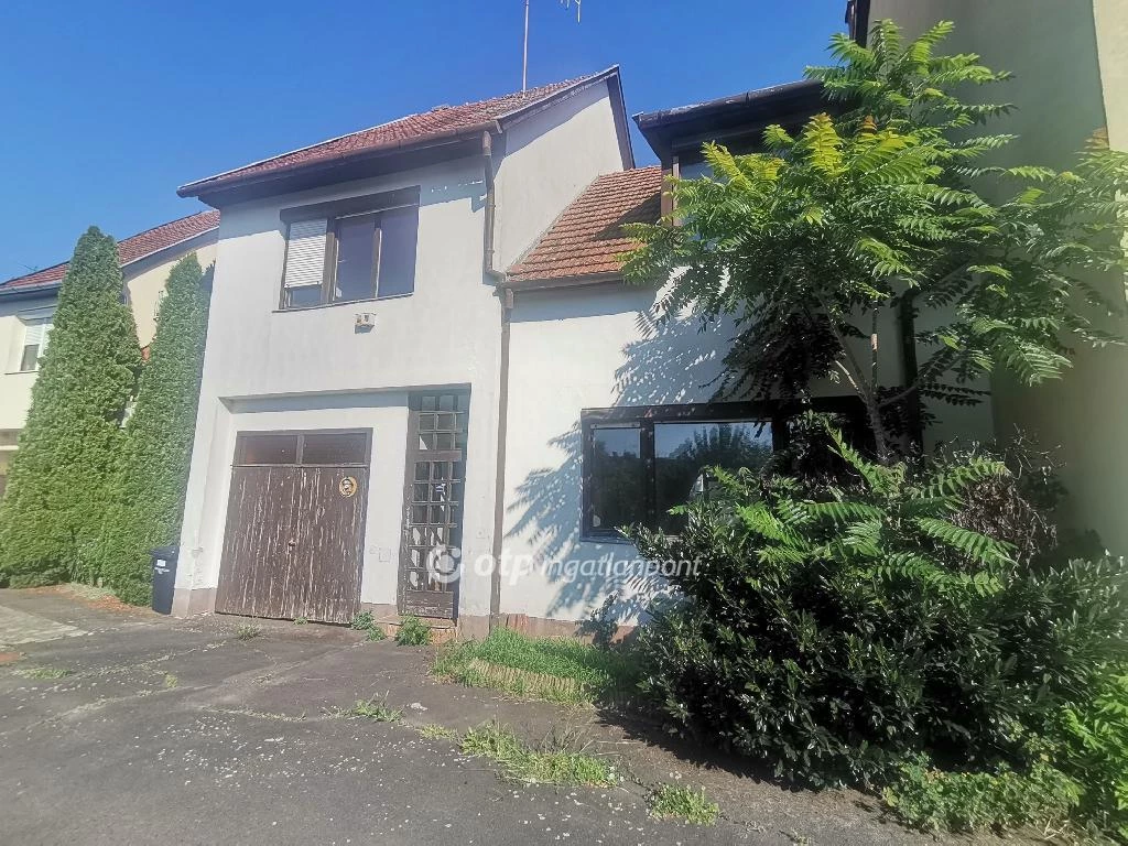 Eladó Lakás, Békéscsaba