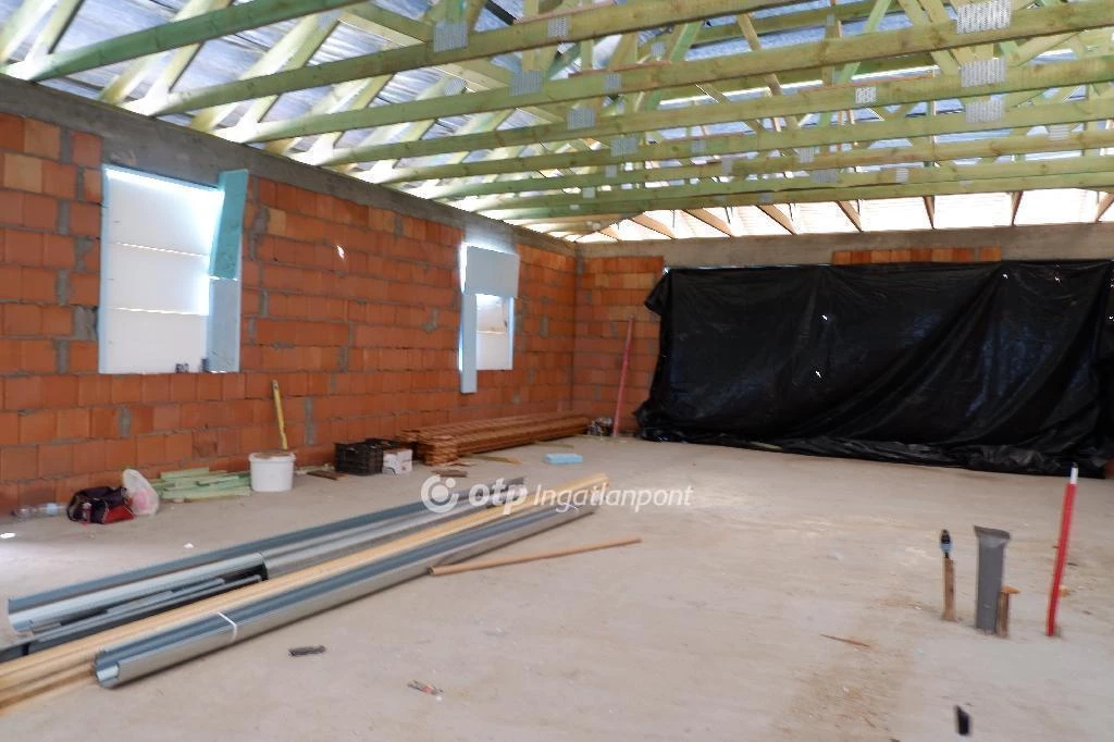 Eladó Ház, Forráskút