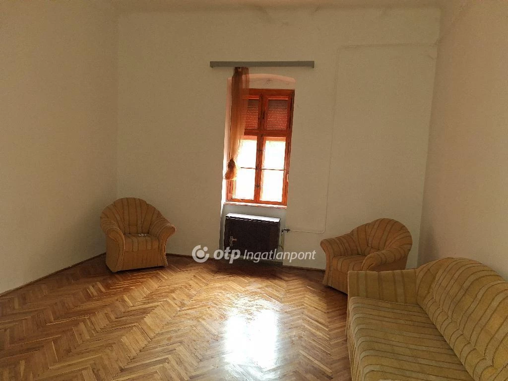 For sale brick flat, Mezőhegyes