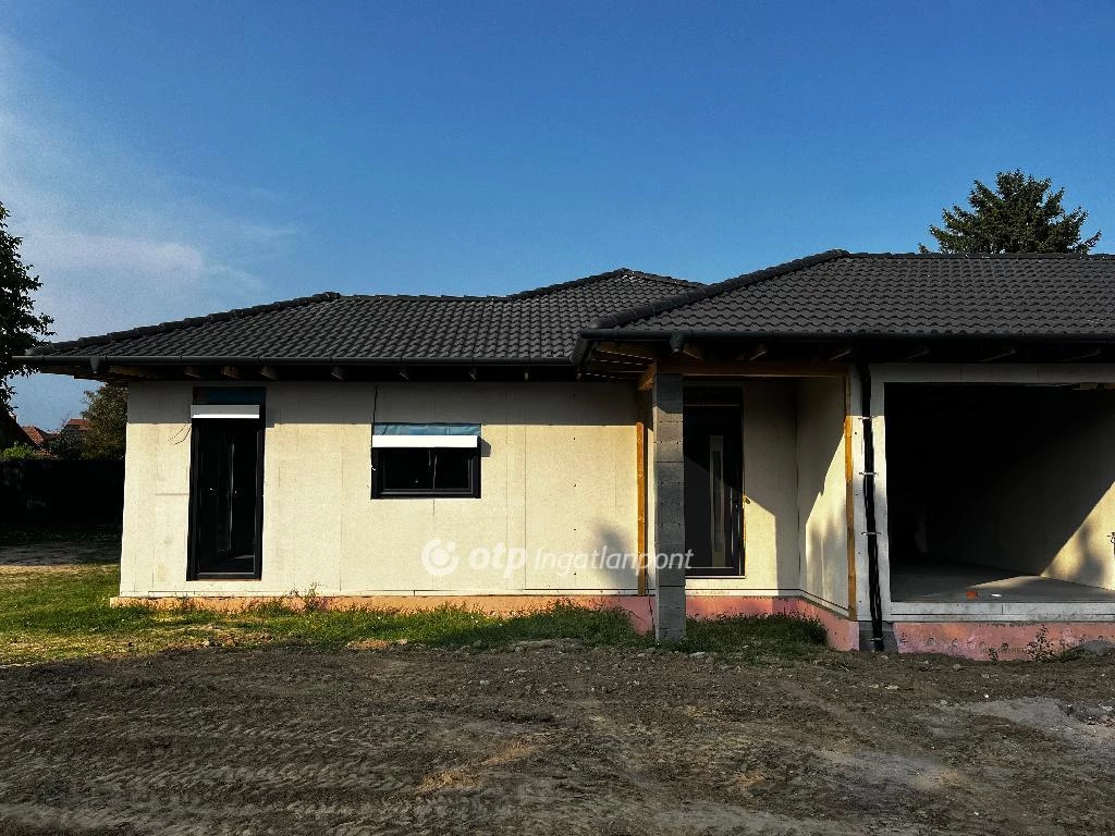 For sale semi-detached house, Cegléd