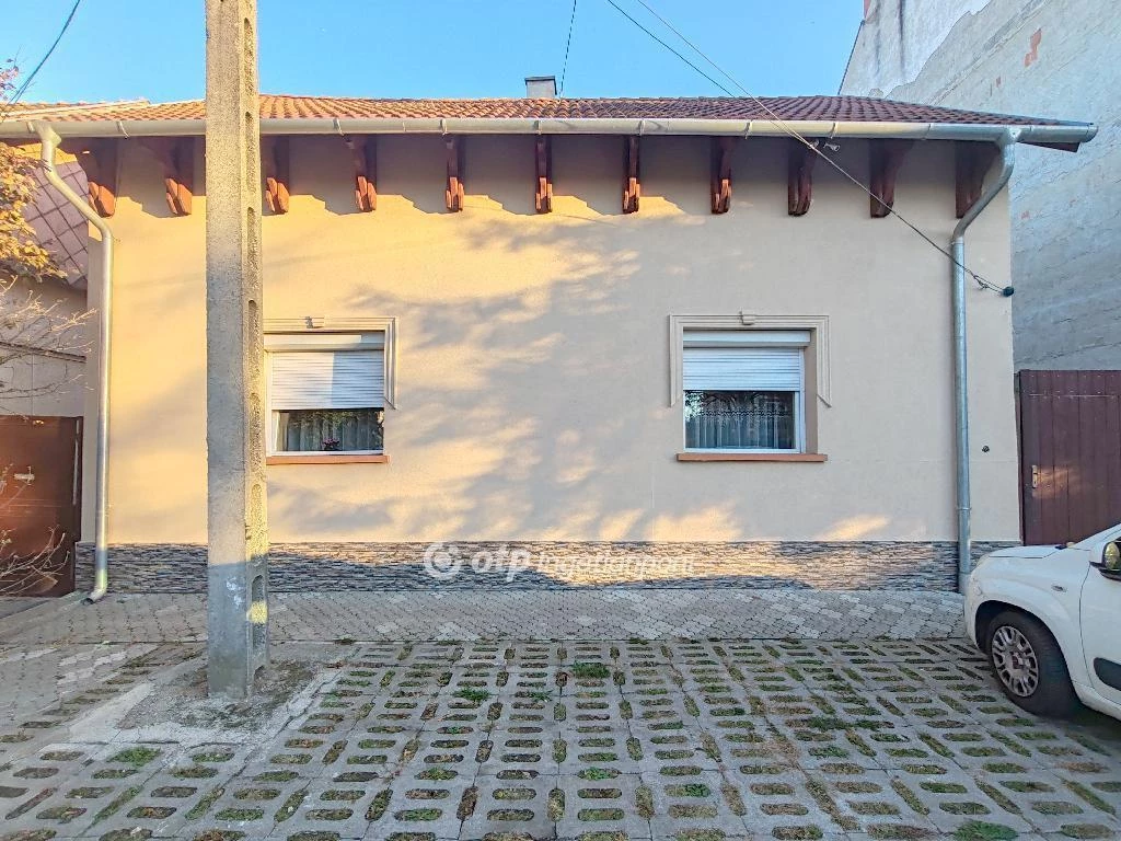 Eladó Ház, Szolnok