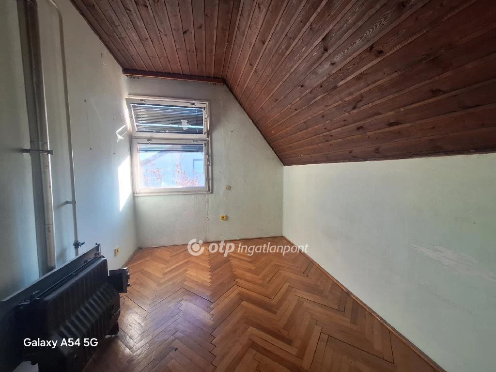 For sale brick flat, Gádoros