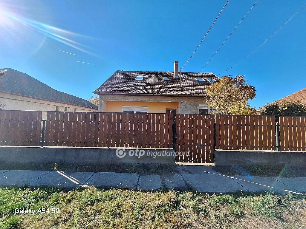 Eladó Ház, Telekgerendás