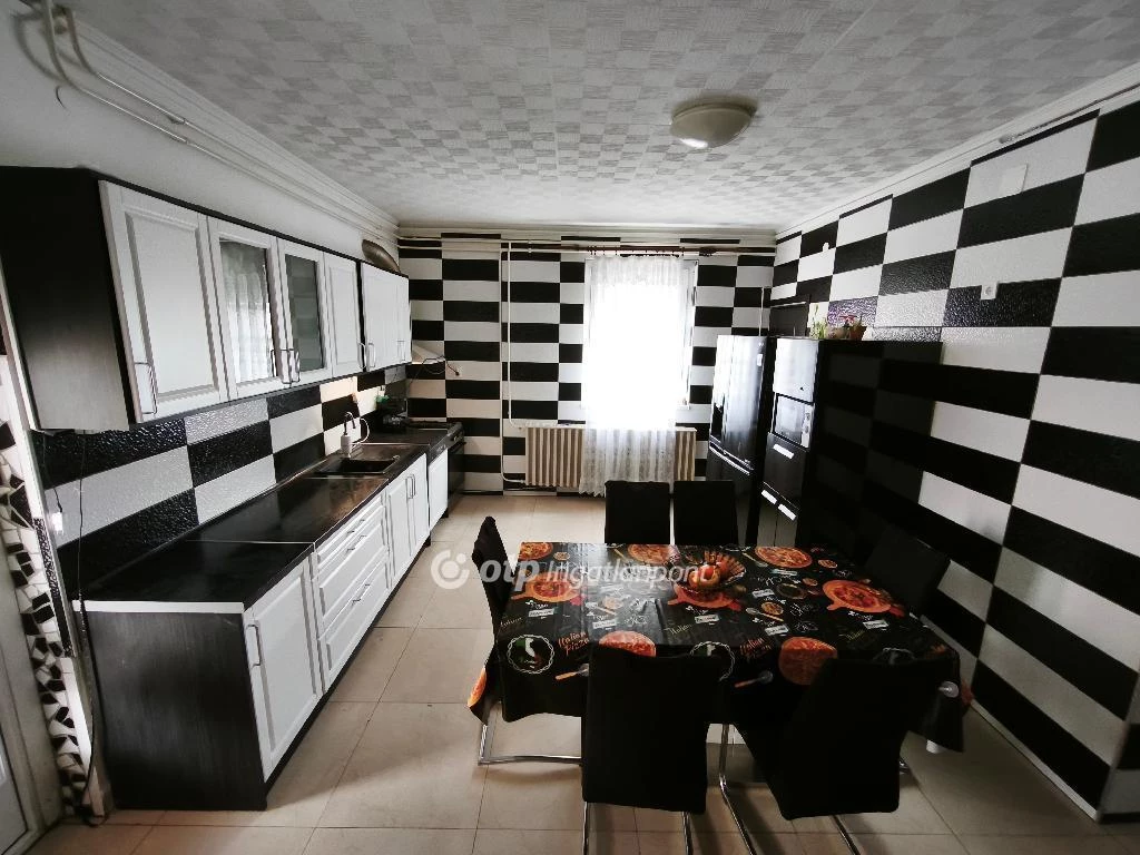 For sale house, Baks