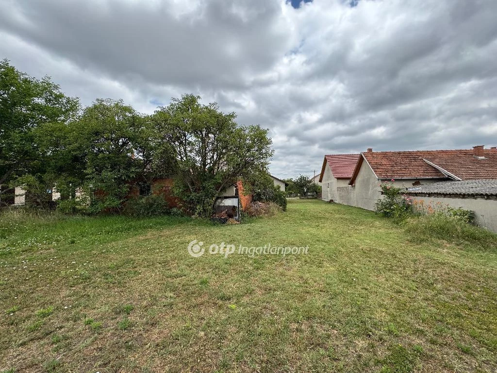 Eladó Ház, Forráskút