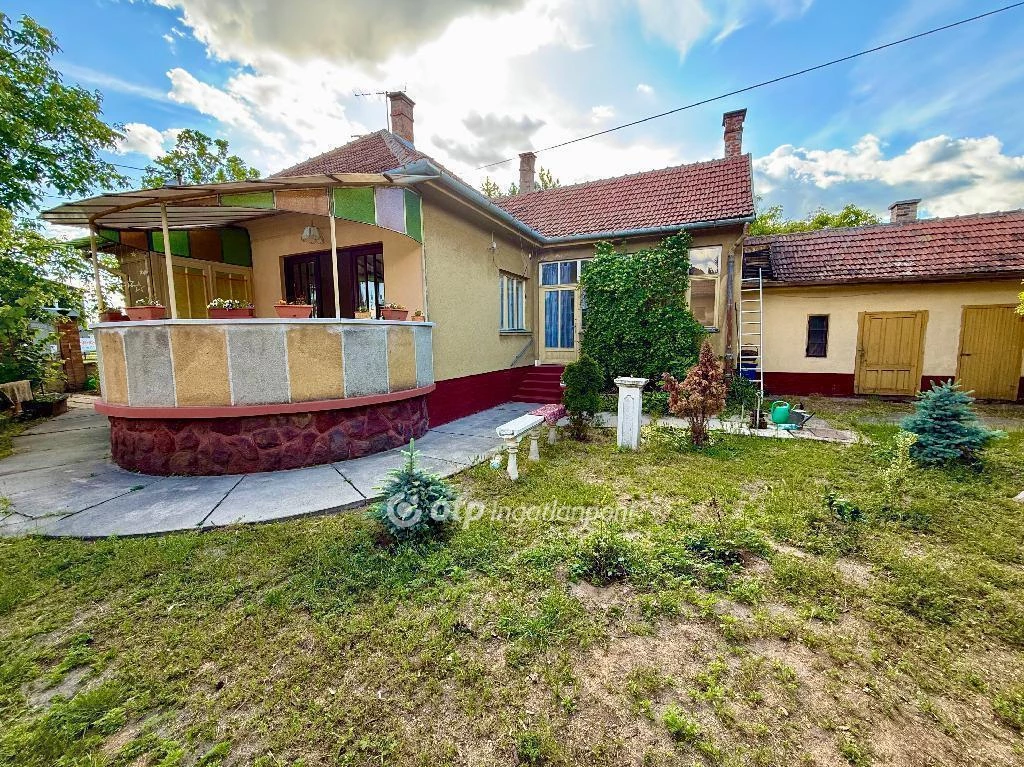 Eladó Ház, Cegléd