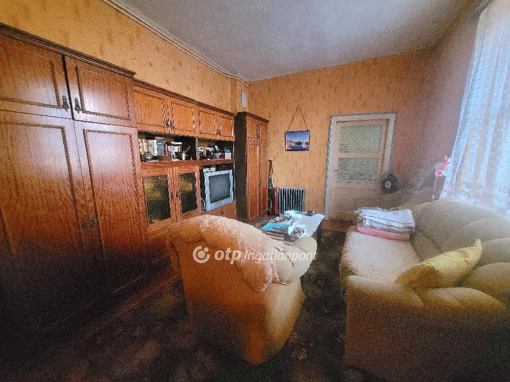 Eladó Lakás, Mezőhegyes