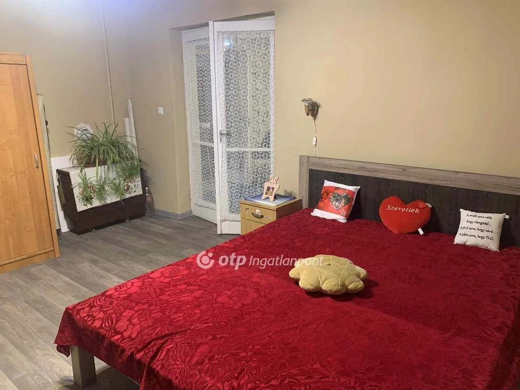 Eladó Ház, Cegléd