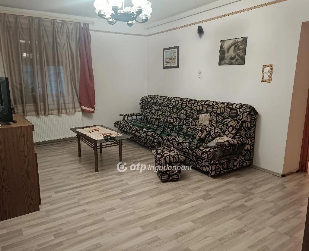 c3-1-name c2-1-name, Lakitelek