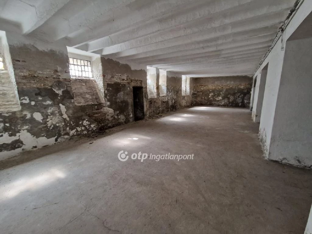 For sale store, Szeged