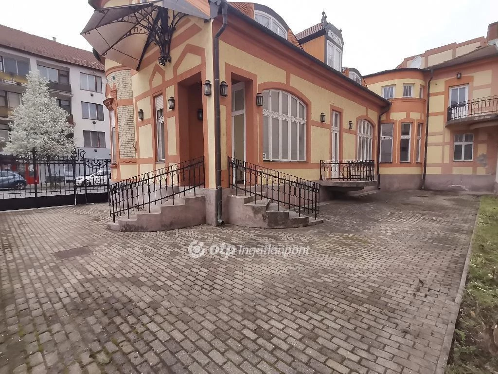 For sale office, office block, Békéscsaba