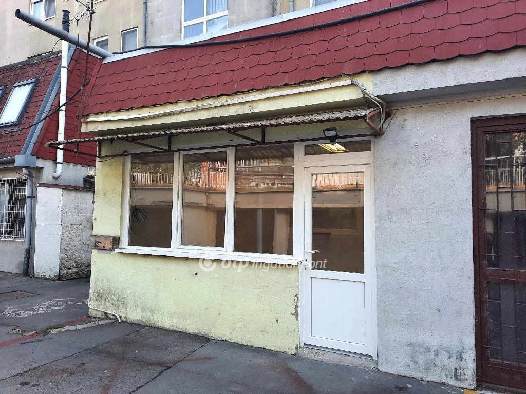 Eladó Üzlethelyiség, Szolnok