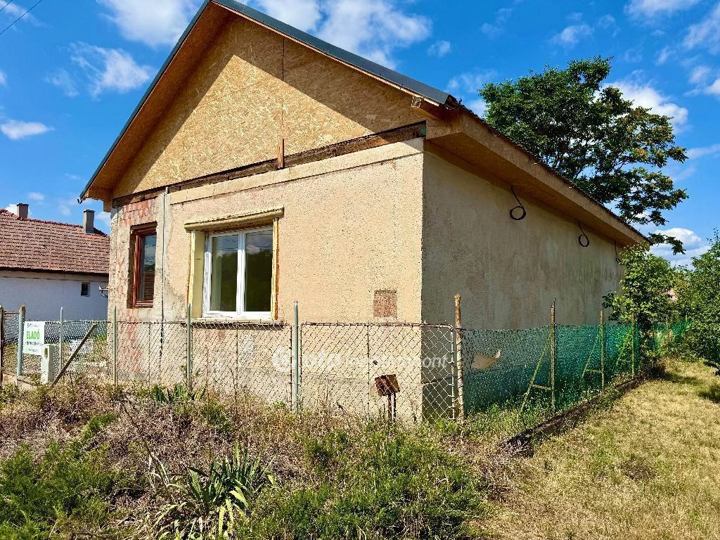 Eladó Ház, Újszilvás