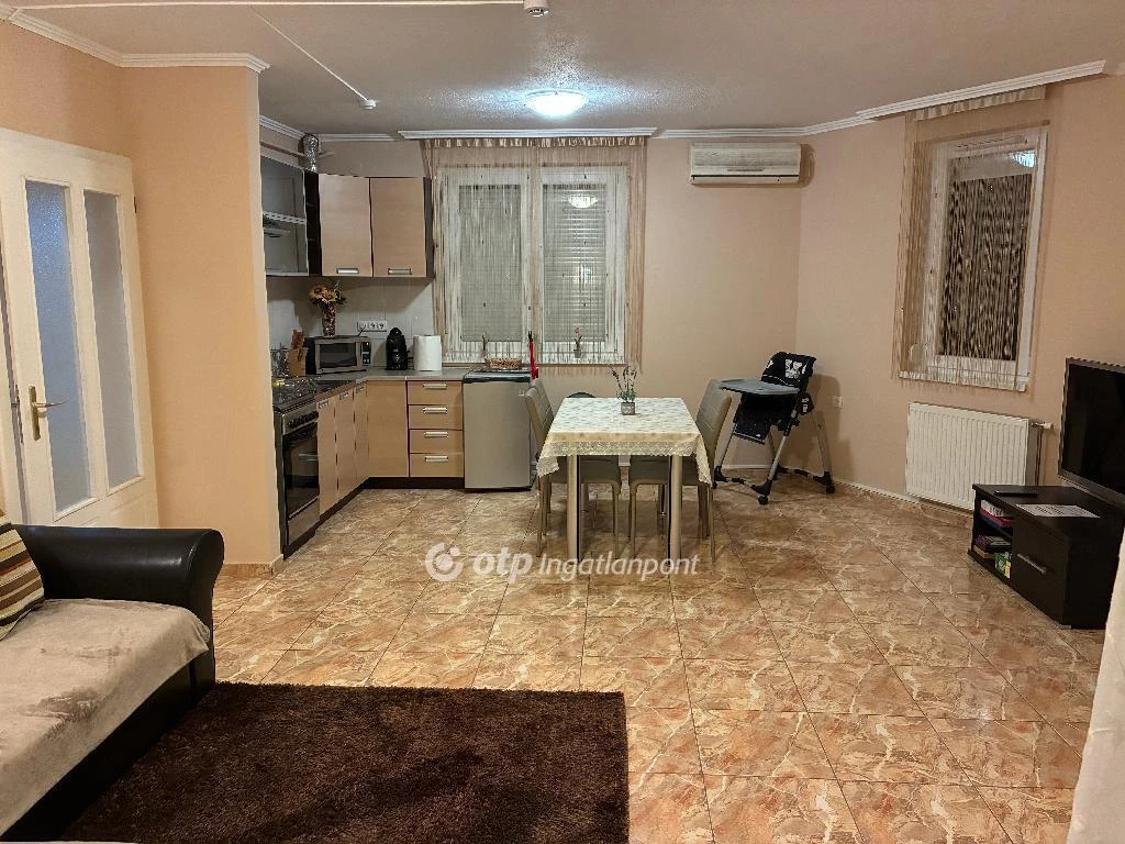 c3-1-name c2-19-name, Gyula