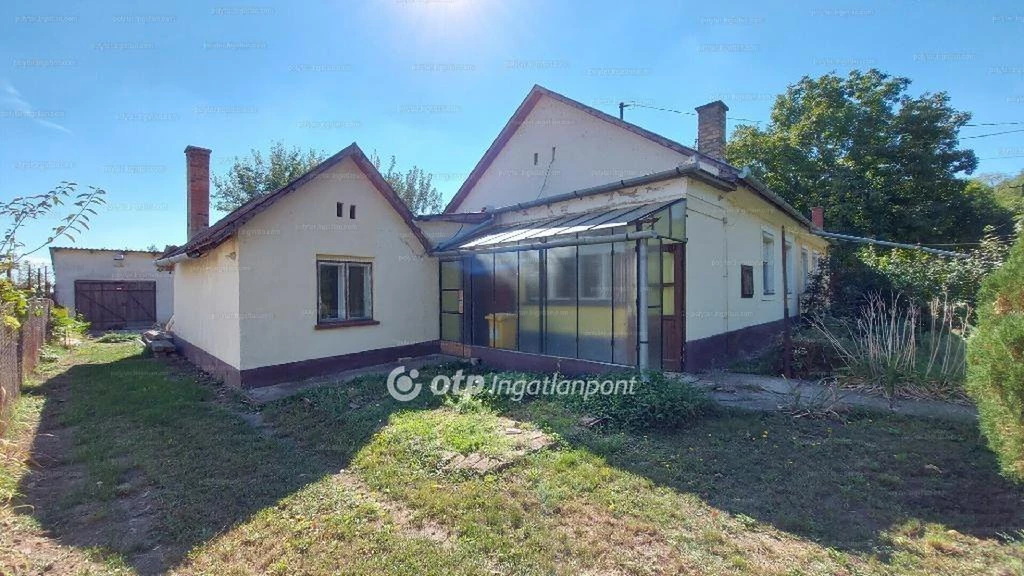 For sale brick flat, Mezőhegyes