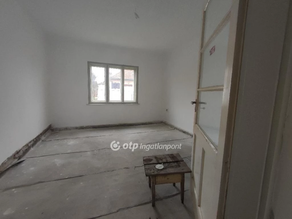 Eladó Ház, Kiszombor