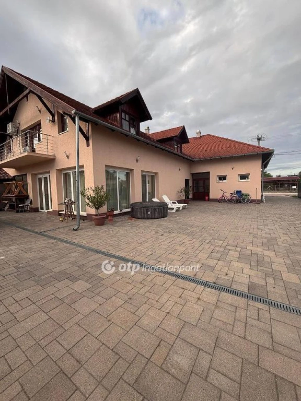 For sale house, Baks