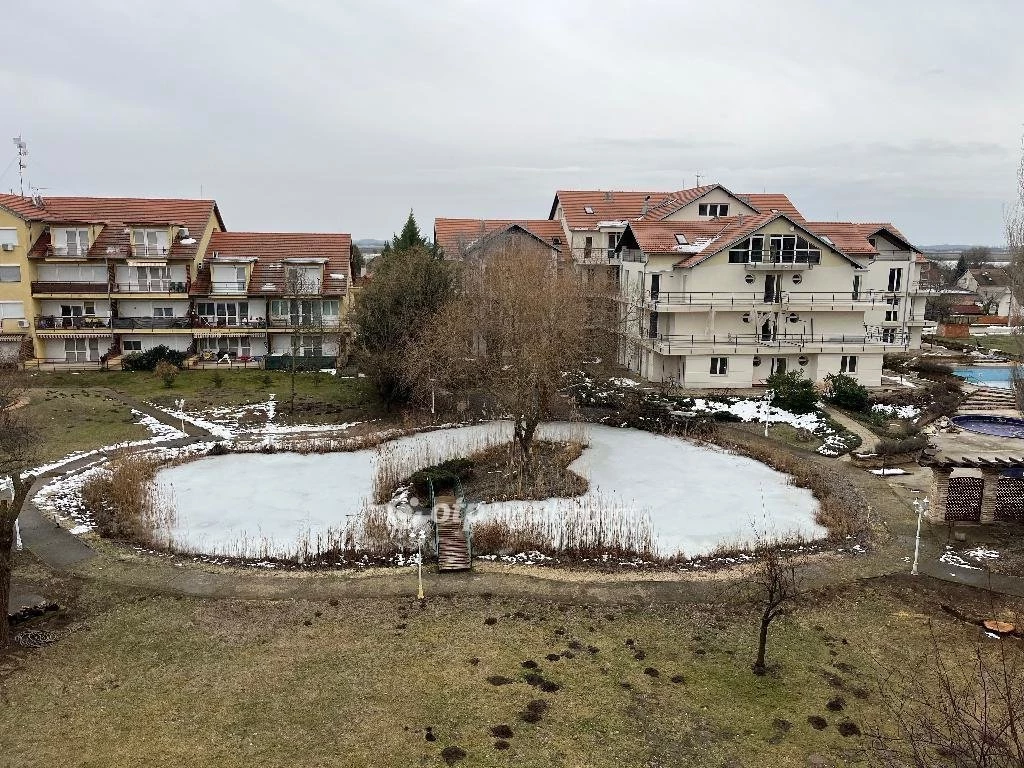 Eladó Lakás, Cserkeszőlő