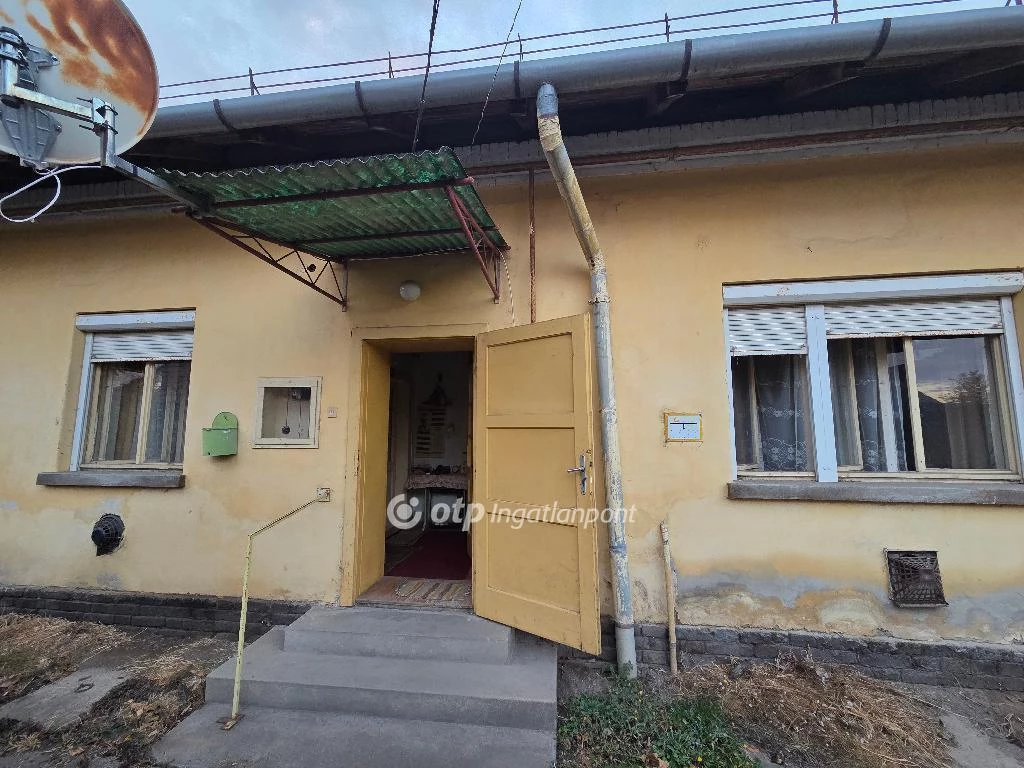 For sale brick flat, Mezőhegyes