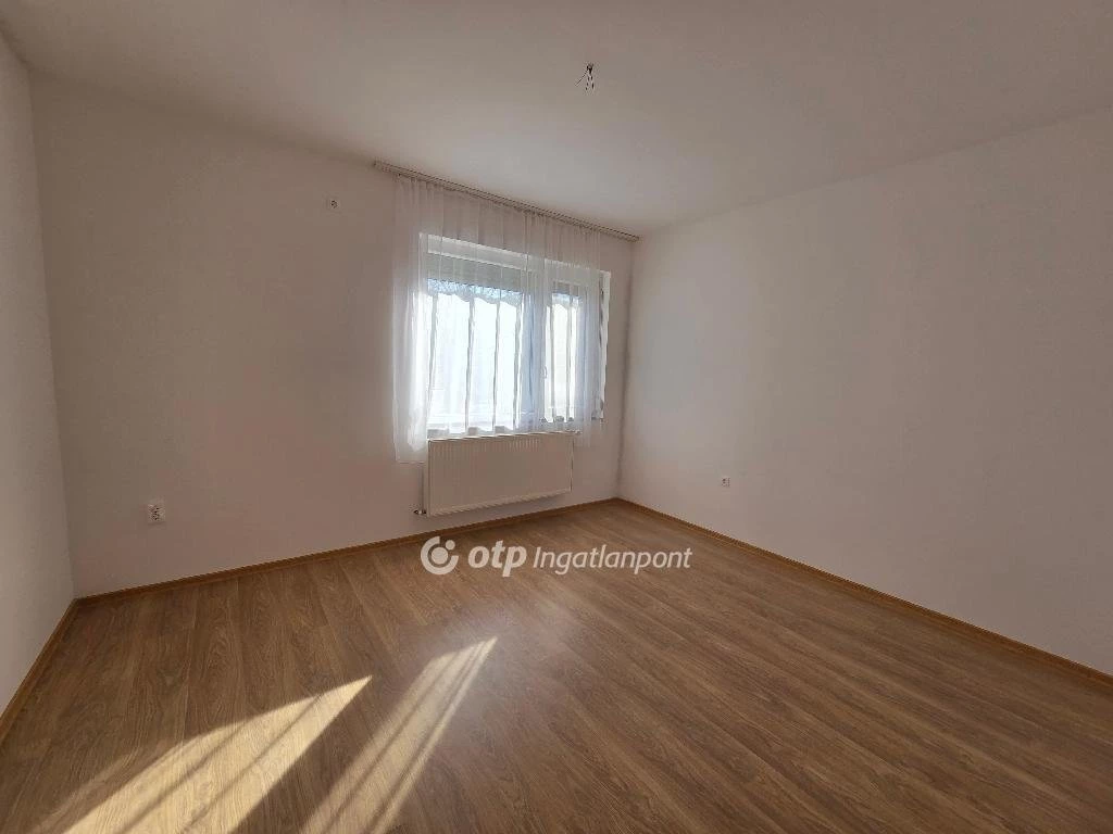 Eladó Lakás, Szentes