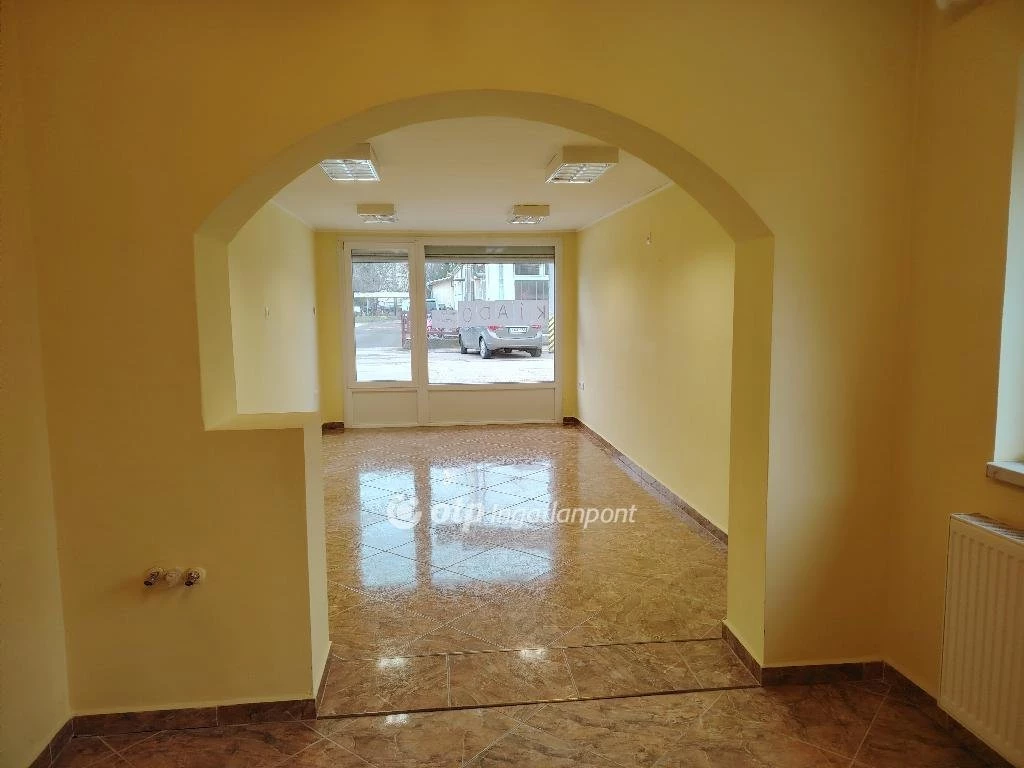 Kiadó Üzlethelyiség, Szentes