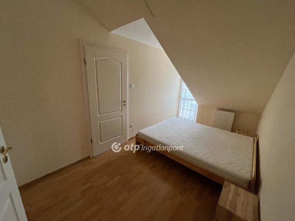 Eladó Lakás, Cserkeszőlő