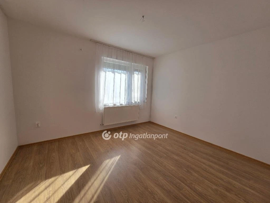 Eladó Lakás, Szentes