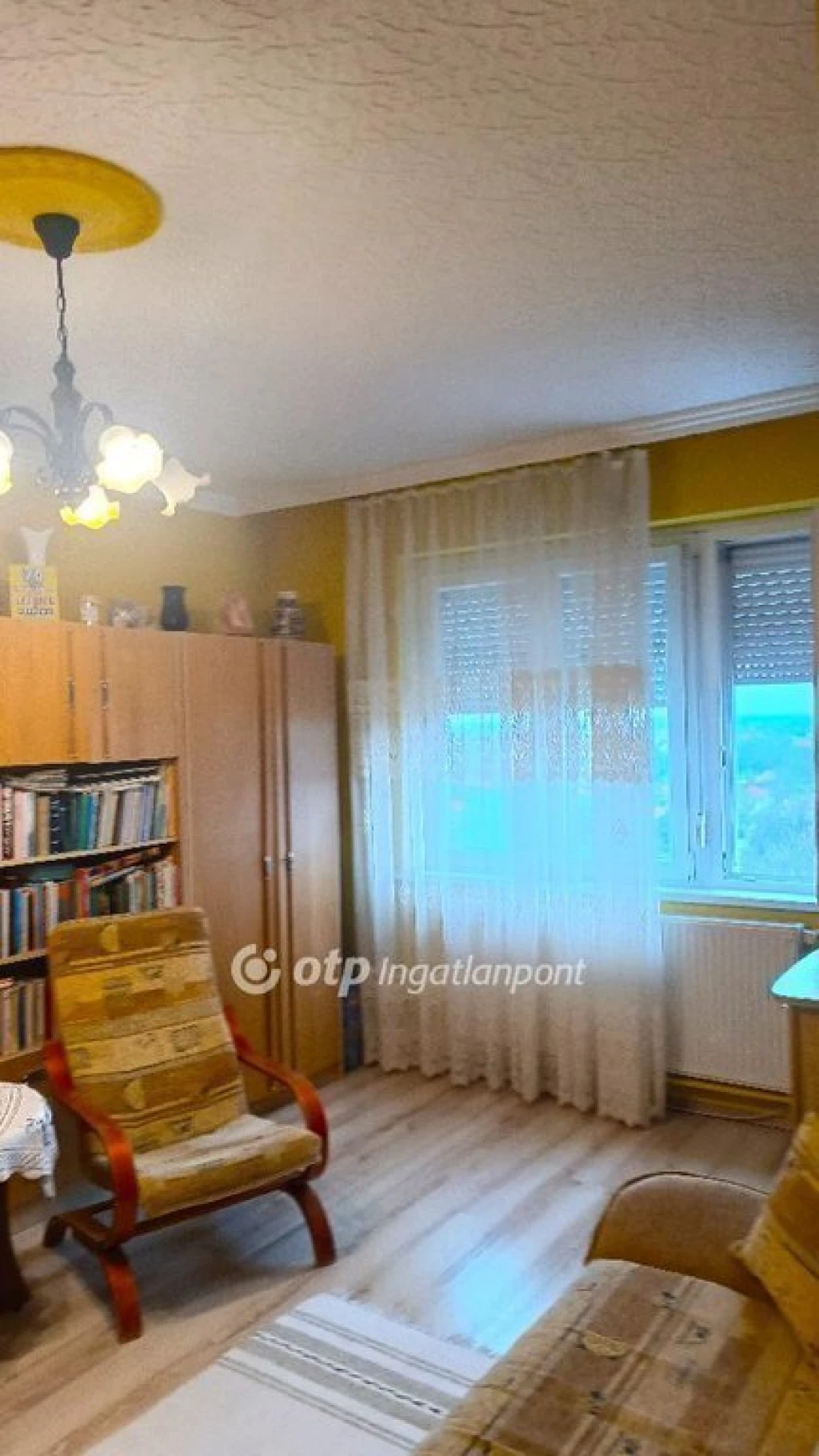 Eladó Lakás, Cegléd