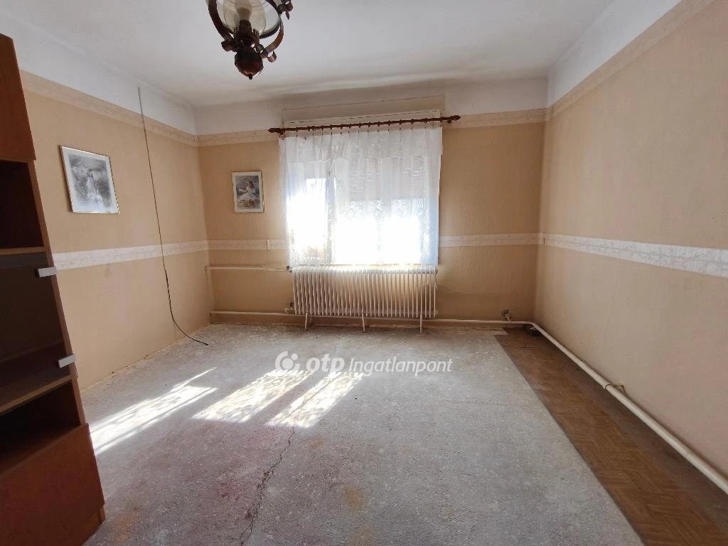 c3-1-name c2-1-name, Gádoros