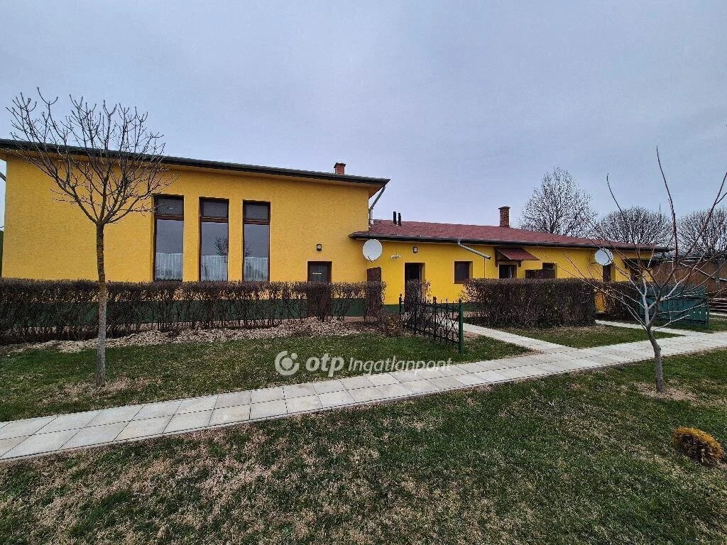 Eladó Lakás, Szentes