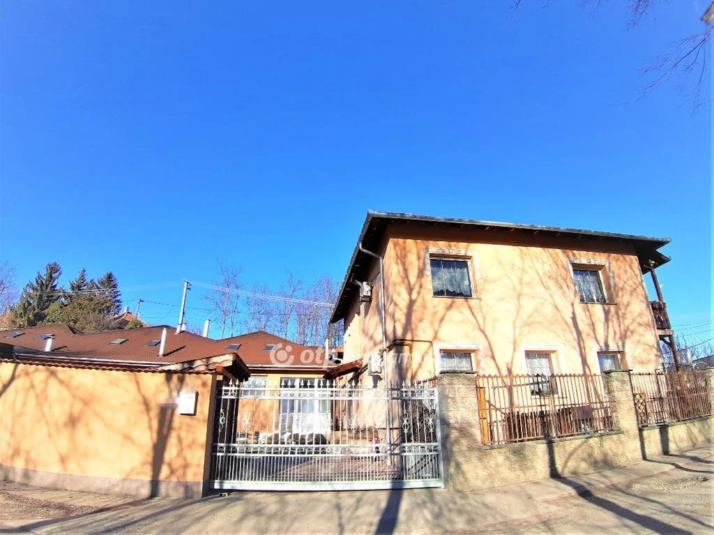 c3-1-name c2-1-name, Úri