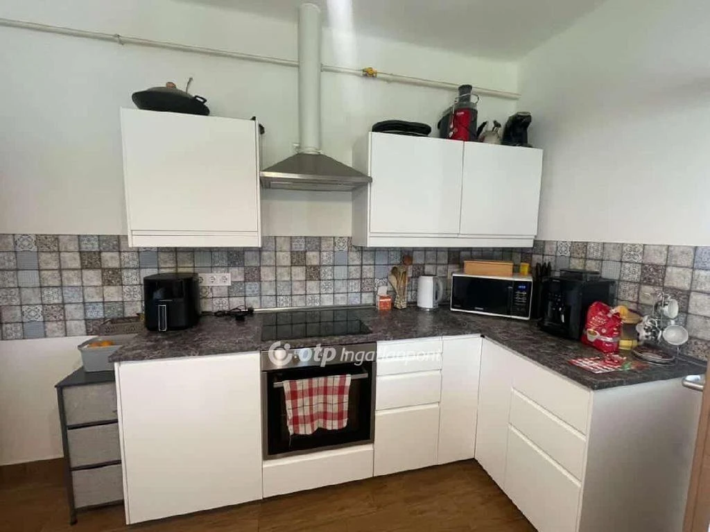 Eladó Ház, Jászkarajenő