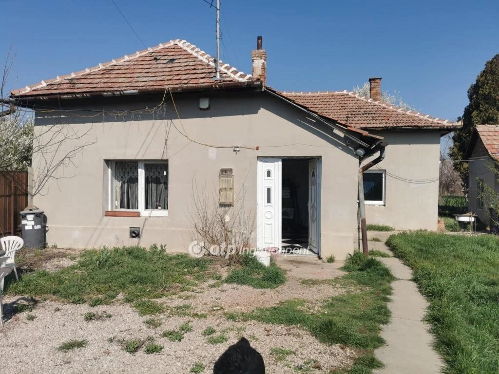 c3-1-name c2-1-name, Tiszaföldvár